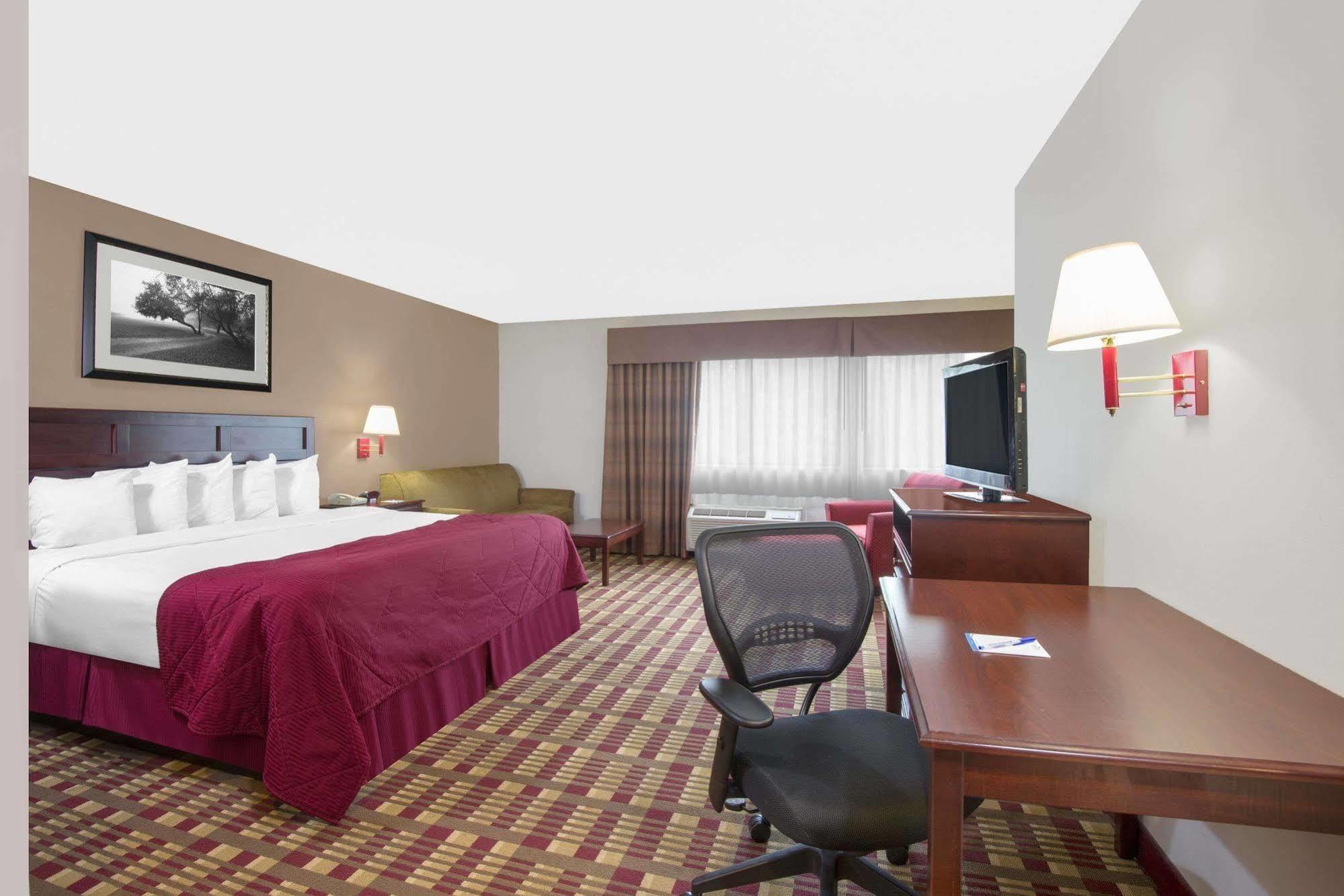 Hotel Baymont By Wyndham Boston Heights/Hudson Exterior foto